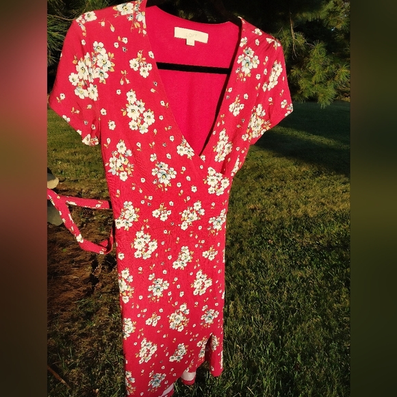 Loft Women's Red V-neck Wrap dress with White and Yellow Flowers Size XS - Picture 3 of 8